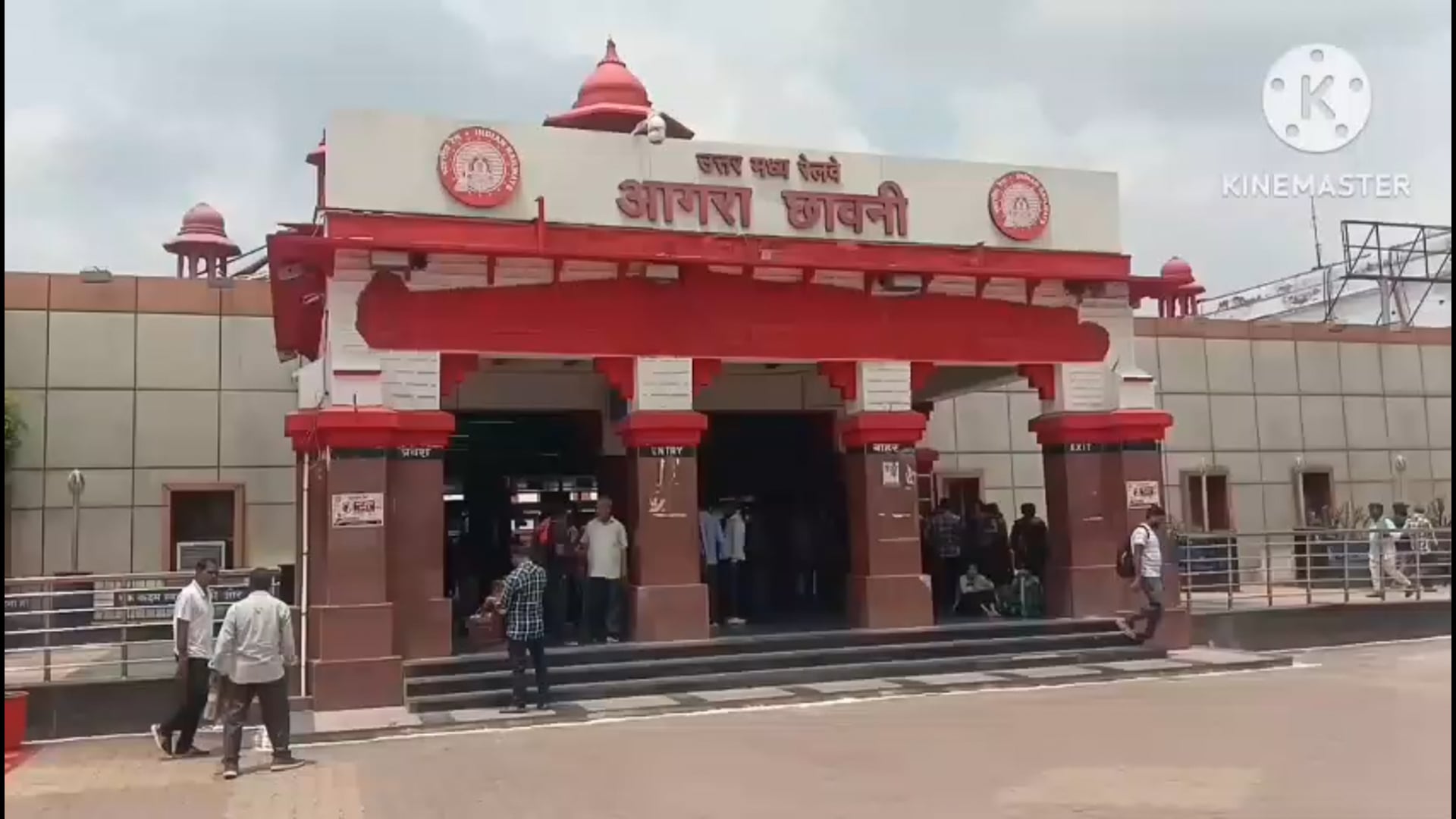 स्वतंत्रता दिवस के उपलक्ष में आगरा छावनी स्टेशनों पर चेकिंग अभियान चालू रहे आल्हा अधिकारी ने खुद हर चीज का लिया संज्ञान