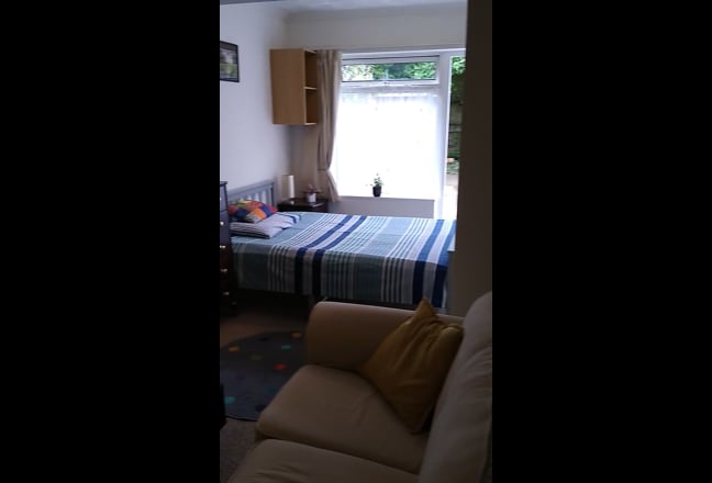 Large garden room near Mill Rd Main Photo