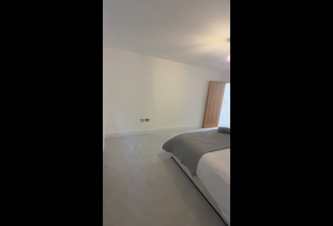 New Build Large Double Room & Private Bathroom Main Photo