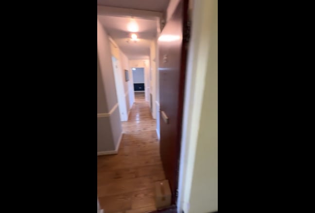 Beautiful Newly Refurbished 3-Bedroom Apartment in Main Photo