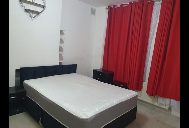 Amazing Rooms to let in Greenford Road Greenford Main Photo