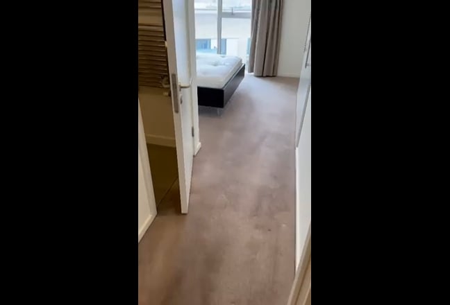 En-suite room available in East Village Main Photo