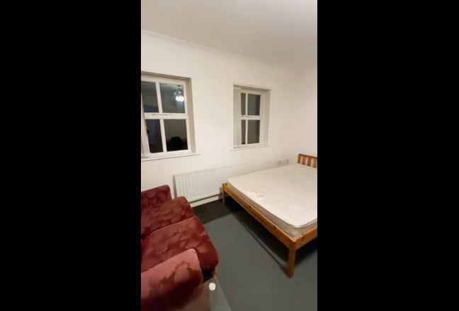Double Room in shared  House Main Photo