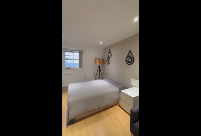 Spacious 3-Bed Flat in Maida Hill  Main Photo