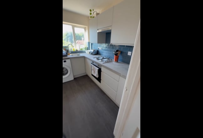 Large room in a lovely house  Main Photo