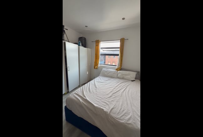 Bright Double Room in West Croydon – Women Only Main Photo