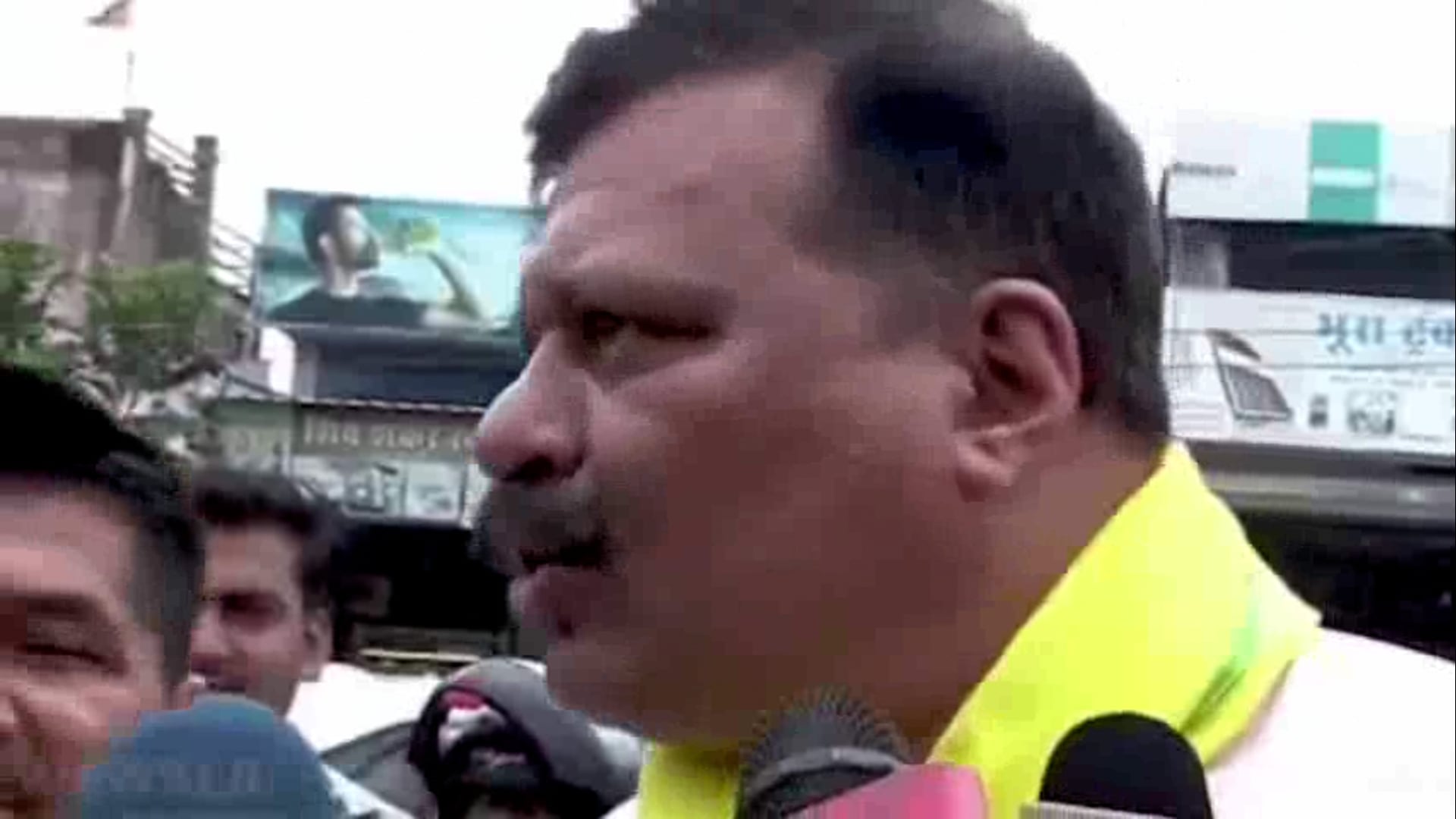 ! पत्रकारों के सवाल पर भड़के कुंवर प्रणव सिंह! विधायक उमेश कुमार को बताया कीड़ा मकोड़ा!