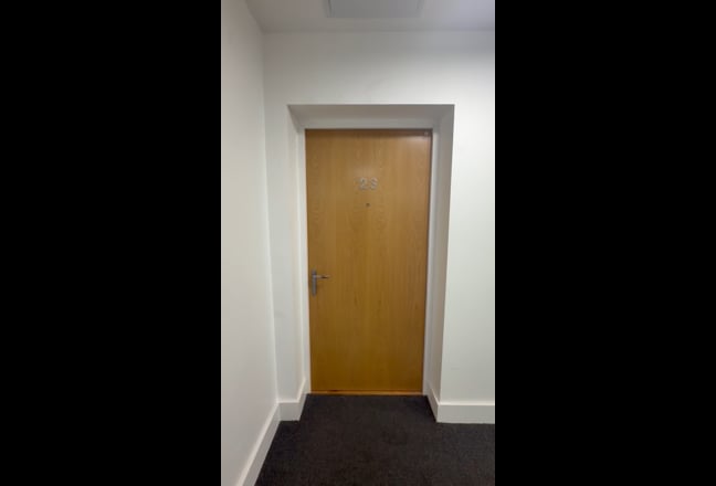 Fully furnished en suite double bedroom Main Photo