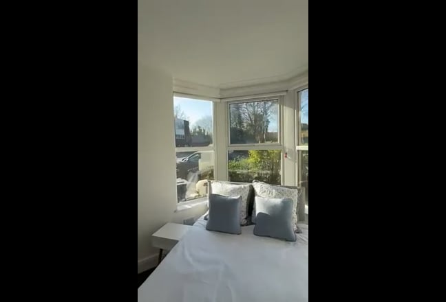 Larg ensuite double room - avail mid Aug  Main Photo
