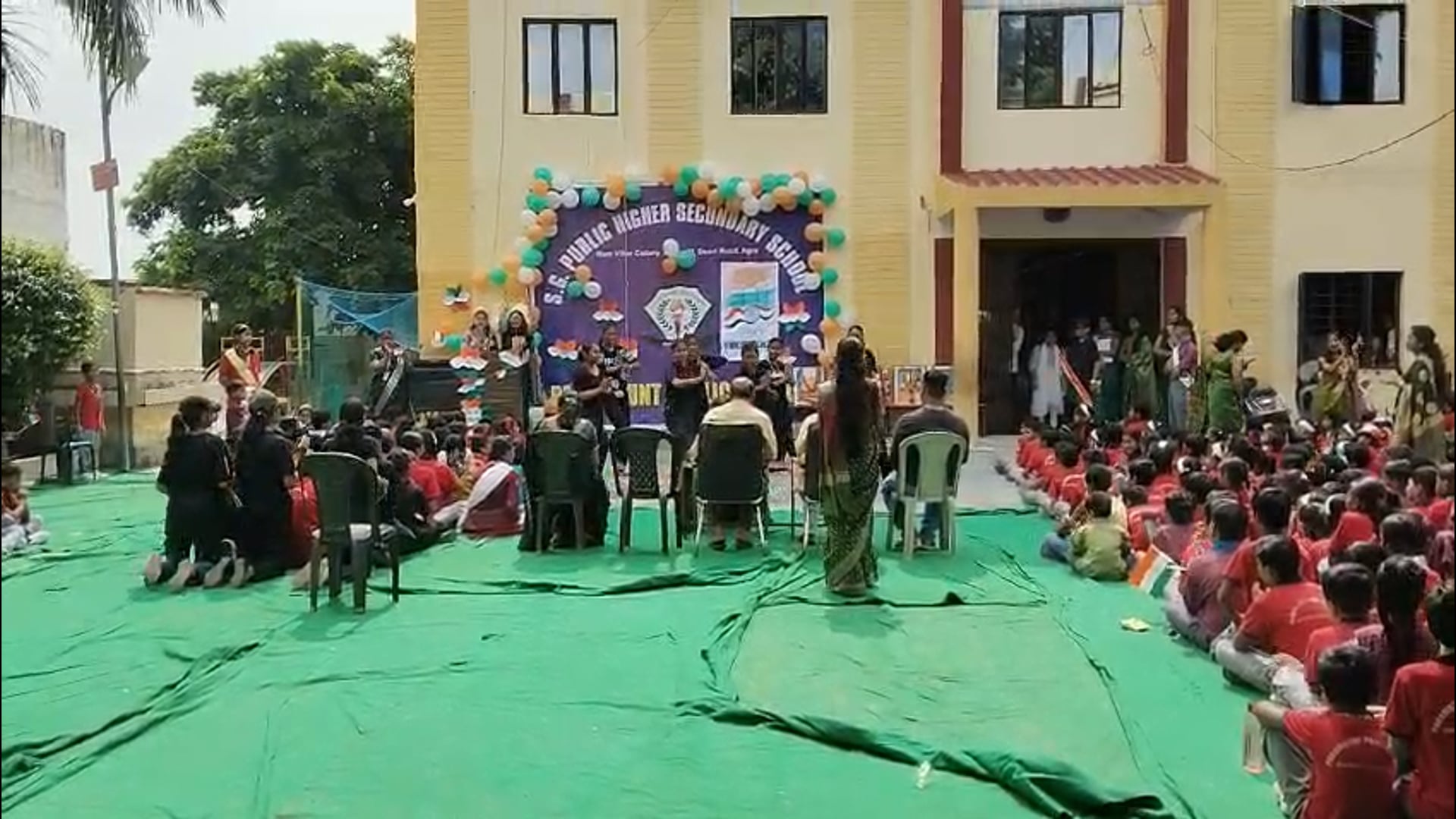 स्वतंत्रता दिवस के उपलक्ष में पैरामाउंट एस जी पब्लिक  स्कूल में का कार्यक्रम किया गया