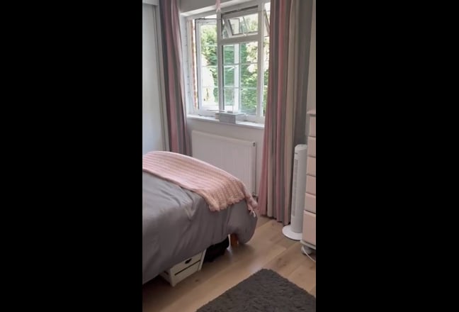 Spacious double room with plenty of storage  Main Photo