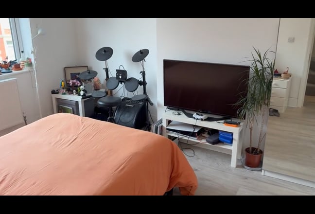 Video 1: Large bright double room