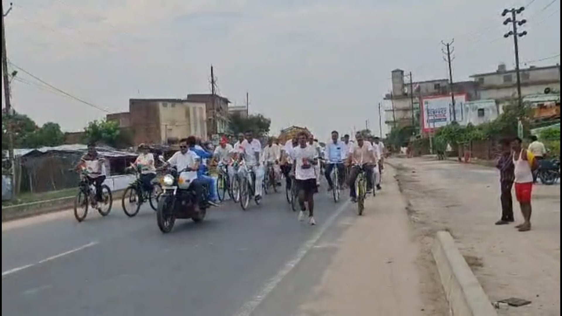 बगहा में तिरंगे का जोश! SSB की साइकिल रैली ने शहर में भरा देशभक्ति का रंग, गूंजे ‘भारत माता की जय’ के नारे