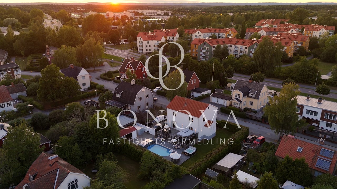 8 rum Villa på Björkallén 21 Rostastrand Örebro kommun - video