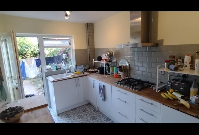 &pound;725 Caversham Cottage Double Furnished Room Main Photo