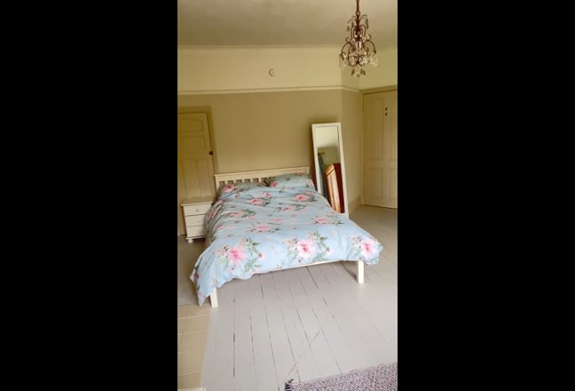 Extra Large double room with exclusive bathroom Main Photo