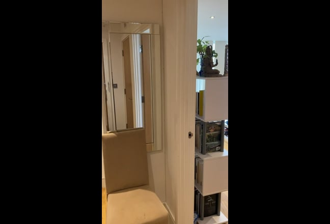 Great  sized Ensuite  room close to DLR station  Main Photo