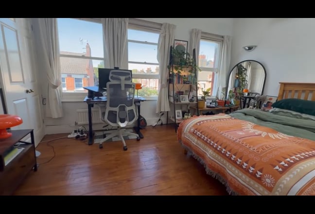 Sublet in Highbury, Massive bedroom on Calabria Rd Main Photo