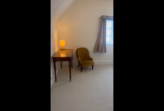 Freshly decorated large double bedroom   Main Photo