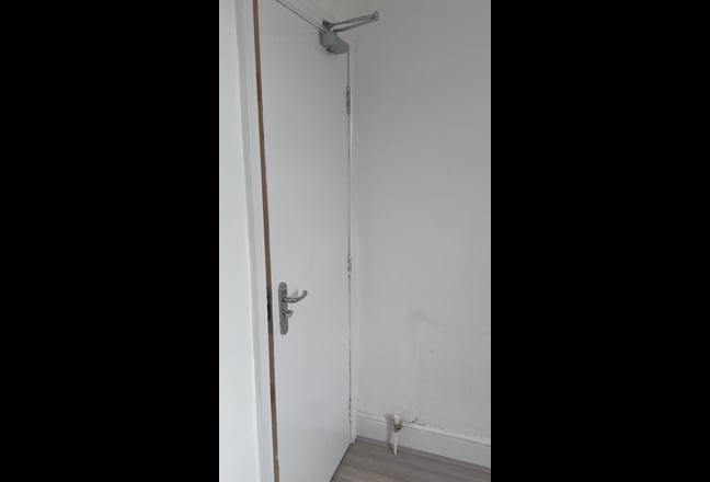 Single and Double Rooms to Let. Main Photo