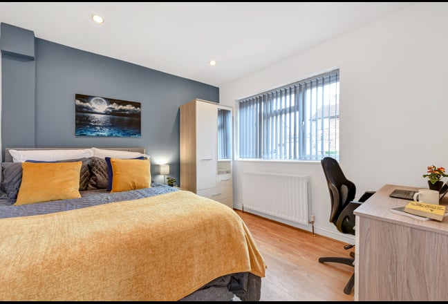 King Size Room - For Single Working Professional Main Photo