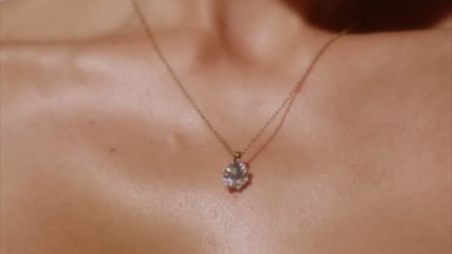 Wideo Zawieszka z brylantem laboratoryjnym Kartezja z żółtego złota