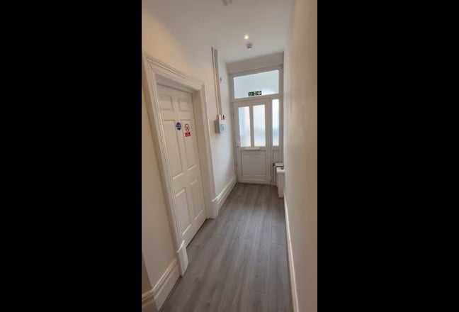 Double-Bedrooms for Students or Professionals  Main Photo