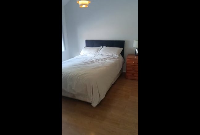 Newly Decorated Single Room for Rent,Mon-Friday  Main Photo