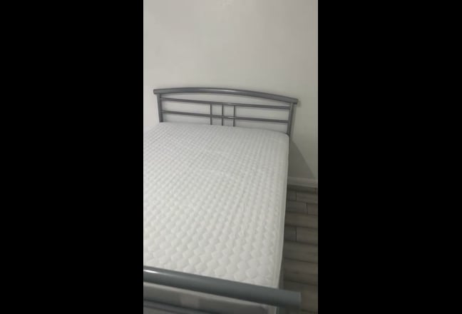 Spacious double bed in Custom House Main Photo