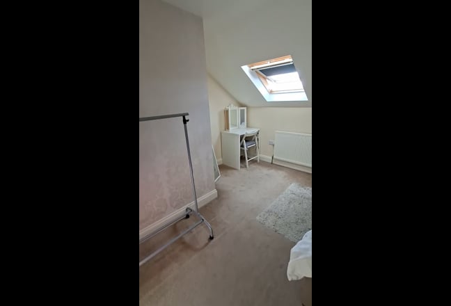 Large double loft room with ensuite Main Photo
