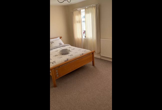 Kingsize and Double Room for rent. All inclusive. Main Photo
