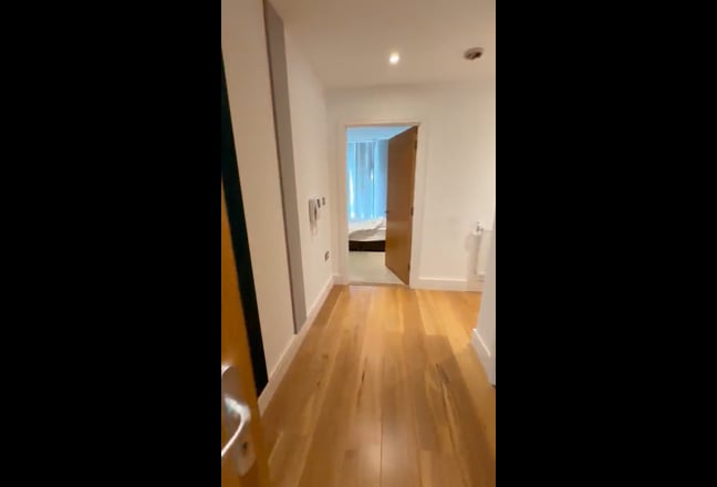 2 Bed Flat | Parking | E16 Main Photo