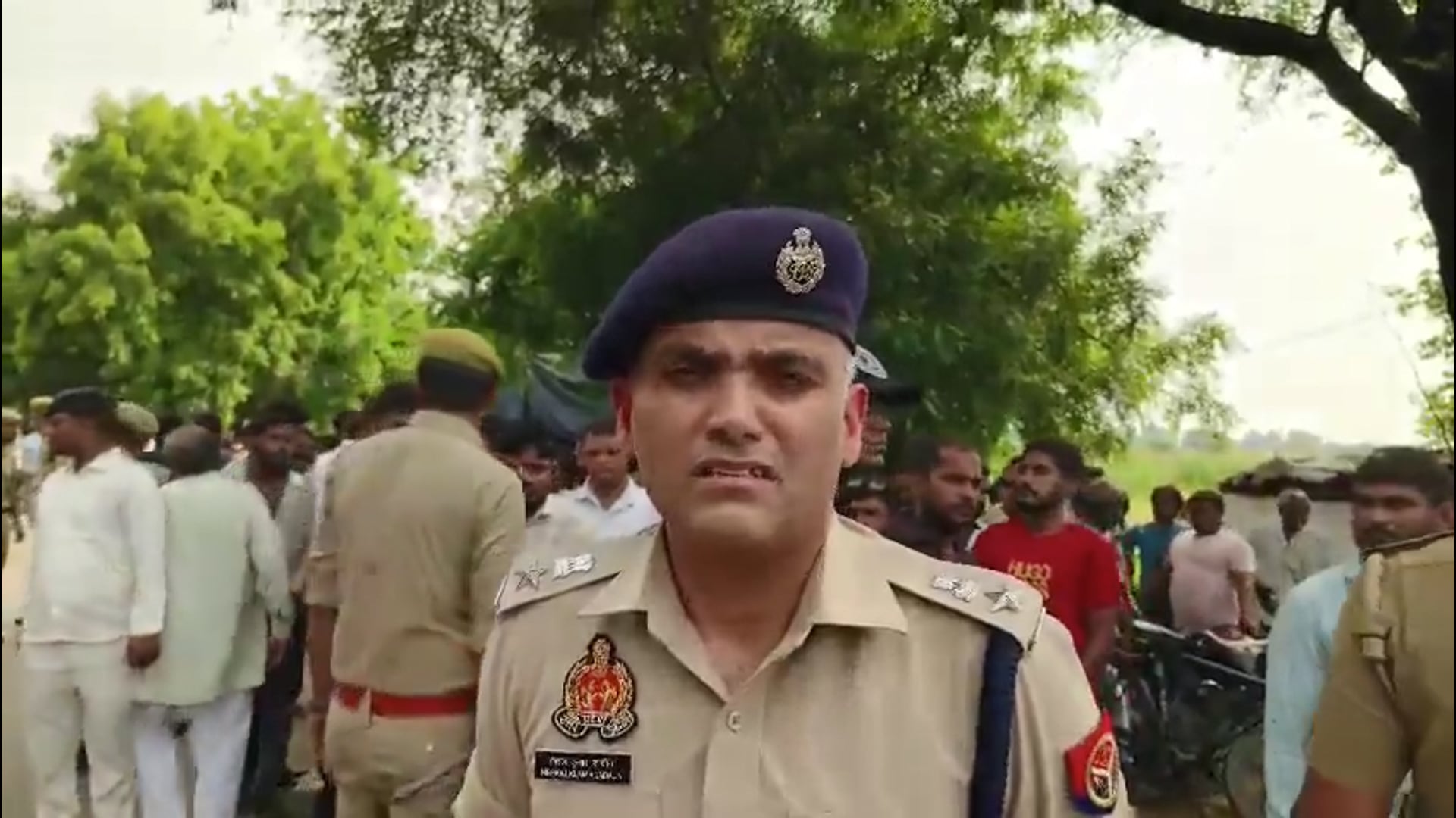 *'मौत का सोमवार' 7 दिनों में एक ही थाने के 2 जांबाज दरोगाओं की सड़क हादसे में मौत से कांप उठा महकमा,*

"क्या अलीगढ़ जनपद के मडराक थाने पर छाया है काल का साया? एक ही हफ्ते के भीतर एक ही थाने में तैनात दो उप-निरीक्षकों (SI) की अलग-अलग भीषण सड़क दुर्घटनाओं में दर्दनाक मौत,महकमे में शोक की लहर!"