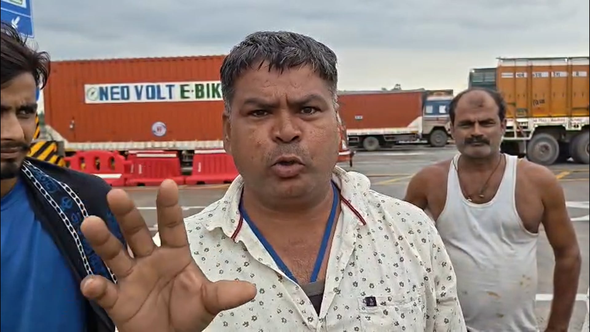 शाहजहांपुर के परशुरामपुर थाना क्षेत्र से एक बड़ी खबर सामने आ रही है, जहां गंगा एक्सप्रेसवे के टोल प्लाजा पर पिछले तीन दि
