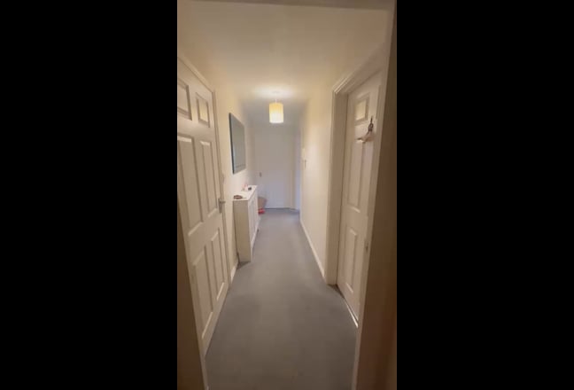 Lovely room with ensuite bathroom in two bed flat Main Photo