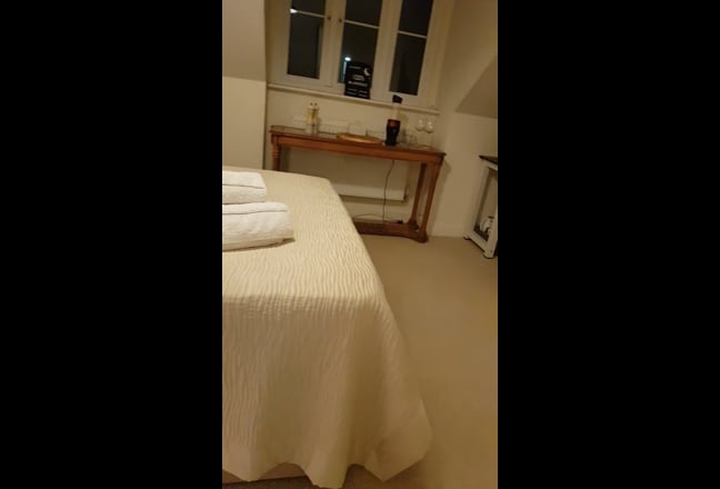 Fully independant Studio in 3 bed town house  Main Photo