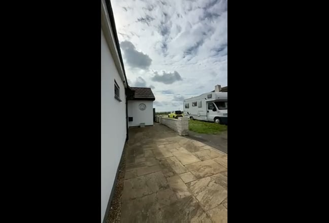 Seaside studio,15min to Brighton/ bills incl Main Photo