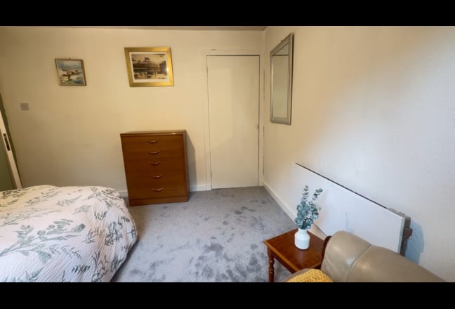 One bedroom available in shared kitchen and   Main Photo