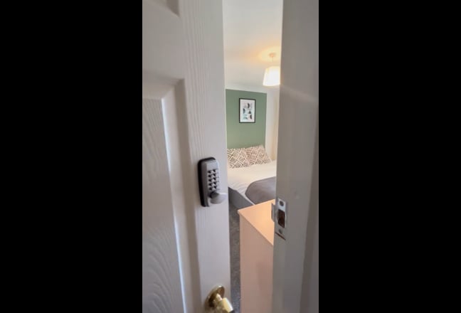 Double Room Near Hospital - Parking  Main Photo