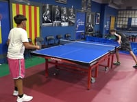 L'escola de tennis taula triplica palistes i afegirà un dia més d'entrenament