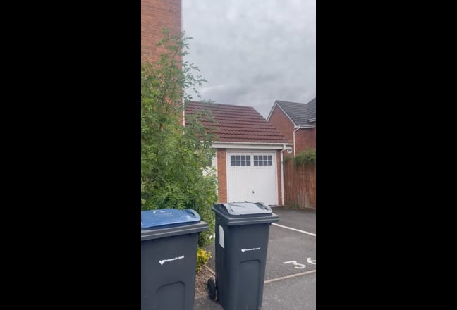 FEMALE  preferred  house  share Main Photo