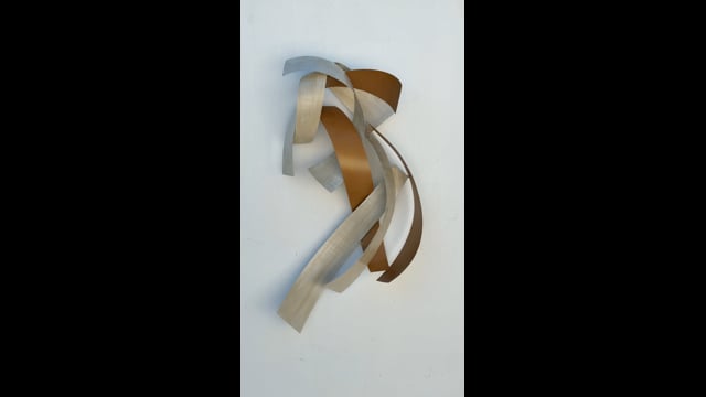 Escultura de Parede Oslo Cinza e Dourada