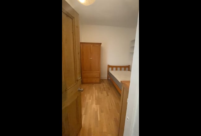Small Double with En-suite in Lovely Maida Vale    Main Photo