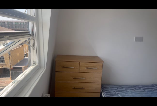 Large Double Room | Mile End | Bills Included Main Photo