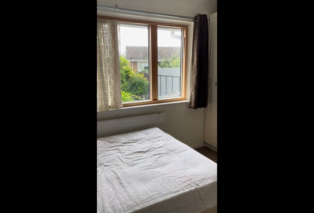 Rooms available for professionals Main Photo