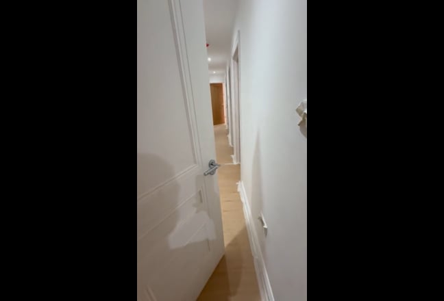 2 bed flat close to station & high street  Main Photo