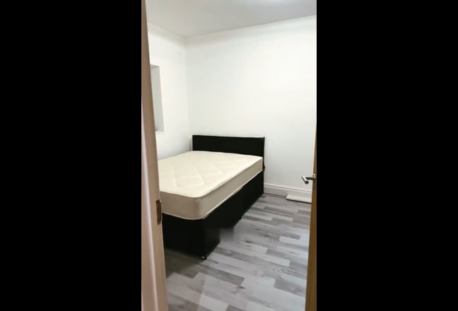 Ensuite let Main Photo