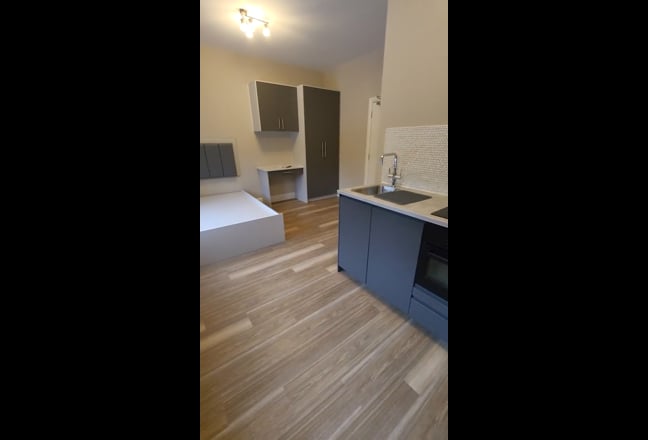 Modern Studio Epsom - Bills Included Main Photo