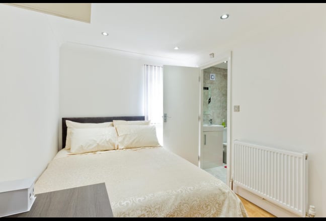 2 Ensuite rooms in shared student house near RHUL Main Photo