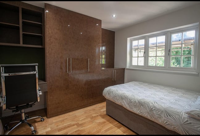 Premier Ensuite -&pound;225 P.W- with Bills Main Photo